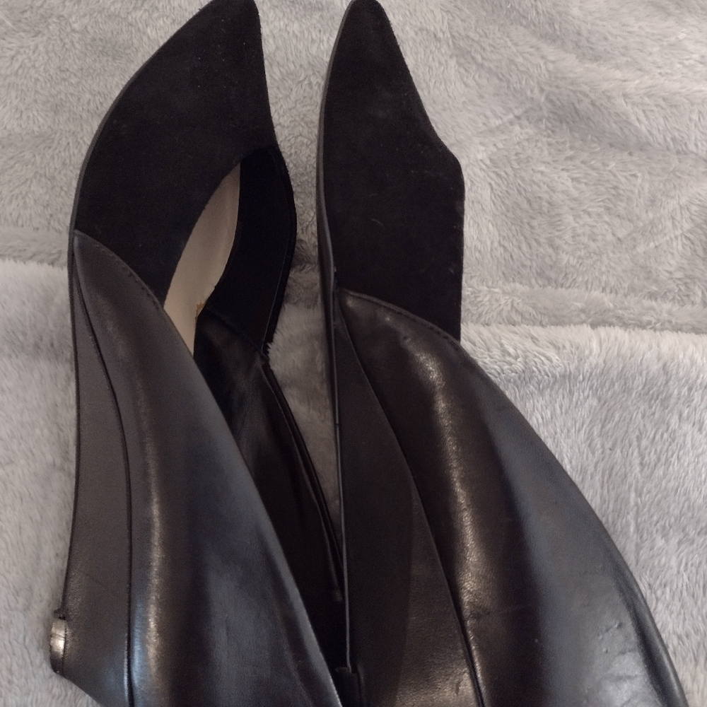 Ladies Nine West Black Small Wedges Size 7.5 M